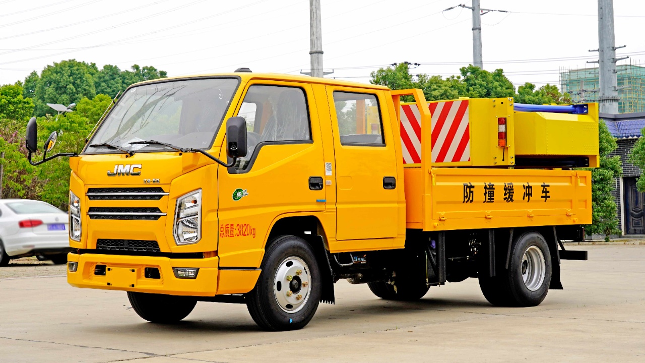 江鈴二級翻轉(zhuǎn)防撞緩沖車（配曼力西包）